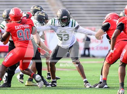 Thumbnail 2 in Cypress Falls vs. North Shore (UIL 6A D1 Football Regional) photogallery.