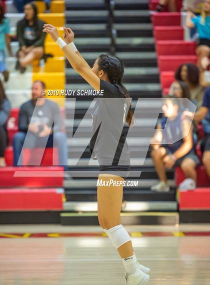 Thumbnail 2 in San Marcos vs. Santa Fe Christian (CIF SDS D1 Finals) photogallery.