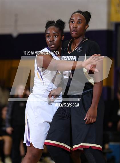 Thumbnail 1 in JSerra Catholic vs. Lynwood (CIF SS Division 2AA Playoffs) photogallery.