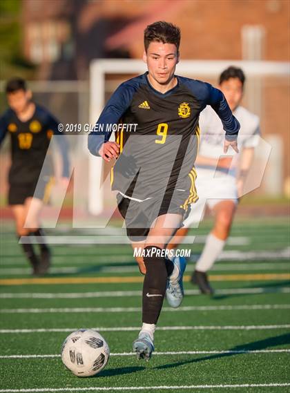 Thumbnail 2 in Issaquah @ Mariner (WIAA 4A Wes-King 3rd Place) photogallery.