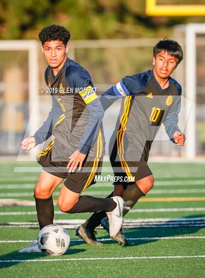 Thumbnail 1 in Issaquah @ Mariner (WIAA 4A Wes-King 3rd Place) photogallery.