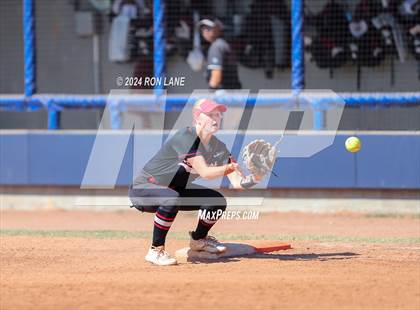 Thumbnail 3 in Edmond Memorial vs Mustang (OSSAA 6A Quarterfinal) photogallery.
