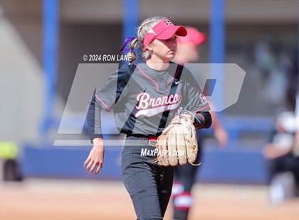 Thumbnail 2 in Edmond Memorial vs Mustang (OSSAA 6A Quarterfinal) photogallery.
