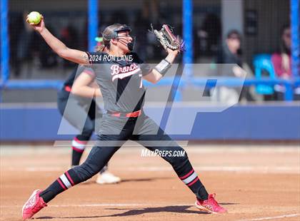 Thumbnail 3 in Edmond Memorial vs Mustang (OSSAA 6A Quarterfinal) photogallery.