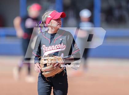 Thumbnail 3 in Edmond Memorial vs Mustang (OSSAA 6A Quarterfinal) photogallery.