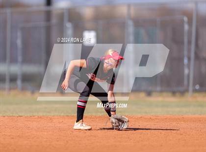 Thumbnail 3 in Edmond Memorial vs Mustang (OSSAA 6A Quarterfinal) photogallery.