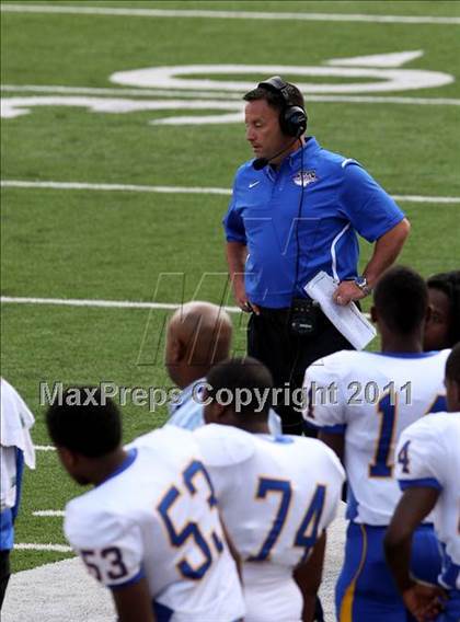 Thumbnail 3 in Oscar Smith vs. Pickerington Central (Kirk Herbstreit National Kickoff Classic) photogallery.