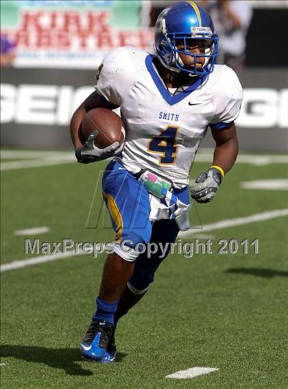 Thumbnail 3 in Oscar Smith vs. Pickerington Central (Kirk Herbstreit National Kickoff Classic) photogallery.