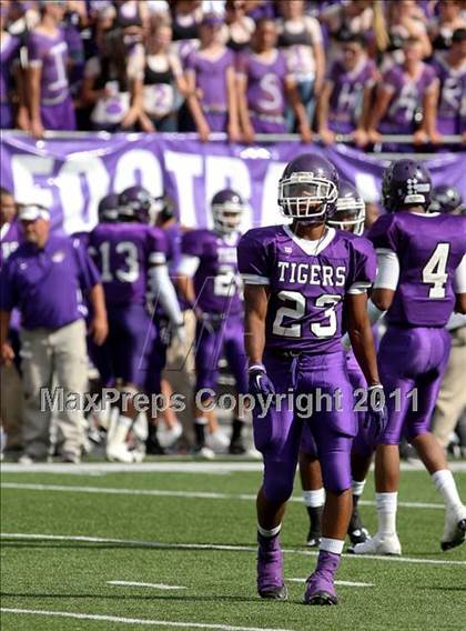 Thumbnail 3 in Oscar Smith vs. Pickerington Central (Kirk Herbstreit National Kickoff Classic) photogallery.