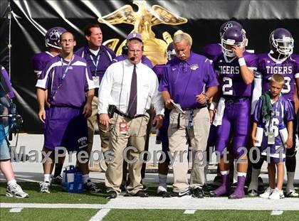 Thumbnail 1 in Oscar Smith vs. Pickerington Central (Kirk Herbstreit National Kickoff Classic) photogallery.