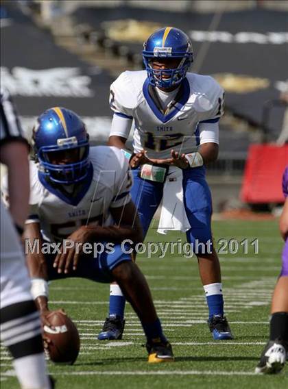 Thumbnail 1 in Oscar Smith vs. Pickerington Central (Kirk Herbstreit National Kickoff Classic) photogallery.
