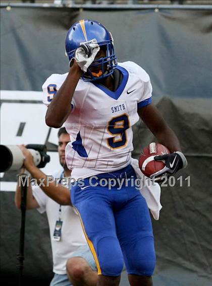 Thumbnail 2 in Oscar Smith vs. Pickerington Central (Kirk Herbstreit National Kickoff Classic) photogallery.