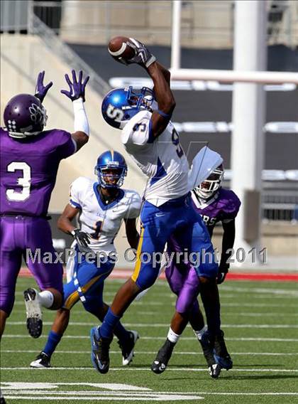 Thumbnail 2 in Oscar Smith vs. Pickerington Central (Kirk Herbstreit National Kickoff Classic) photogallery.