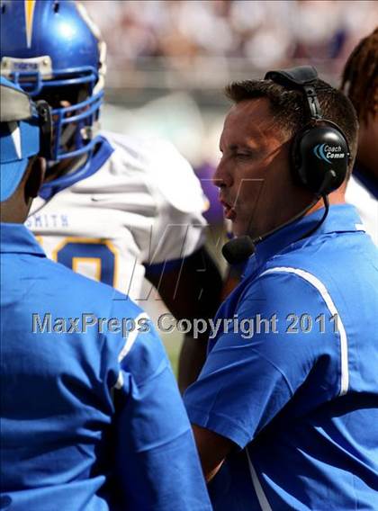 Thumbnail 1 in Oscar Smith vs. Pickerington Central (Kirk Herbstreit National Kickoff Classic) photogallery.