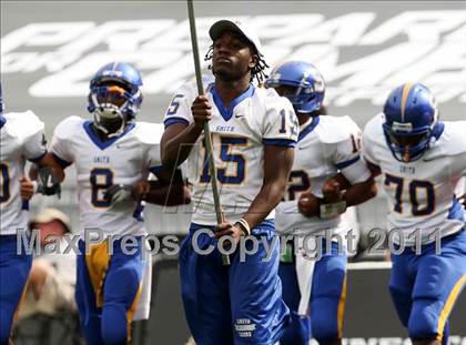 Thumbnail 3 in Oscar Smith vs. Pickerington Central (Kirk Herbstreit National Kickoff Classic) photogallery.
