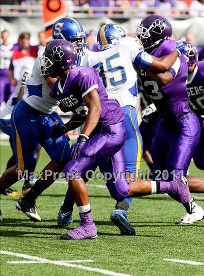 Thumbnail 1 in Oscar Smith vs. Pickerington Central (Kirk Herbstreit National Kickoff Classic) photogallery.