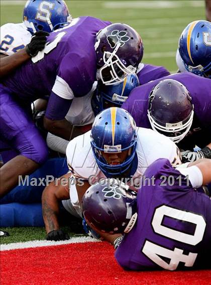 Thumbnail 2 in Oscar Smith vs. Pickerington Central (Kirk Herbstreit National Kickoff Classic) photogallery.