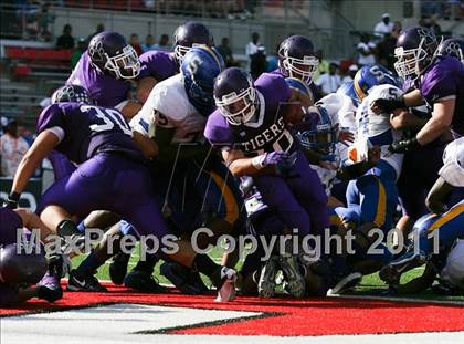 Thumbnail 2 in Oscar Smith vs. Pickerington Central (Kirk Herbstreit National Kickoff Classic) photogallery.