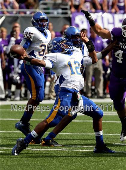 Thumbnail 3 in Oscar Smith vs. Pickerington Central (Kirk Herbstreit National Kickoff Classic) photogallery.