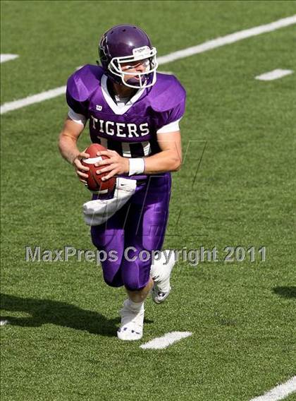 Thumbnail 3 in Oscar Smith vs. Pickerington Central (Kirk Herbstreit National Kickoff Classic) photogallery.