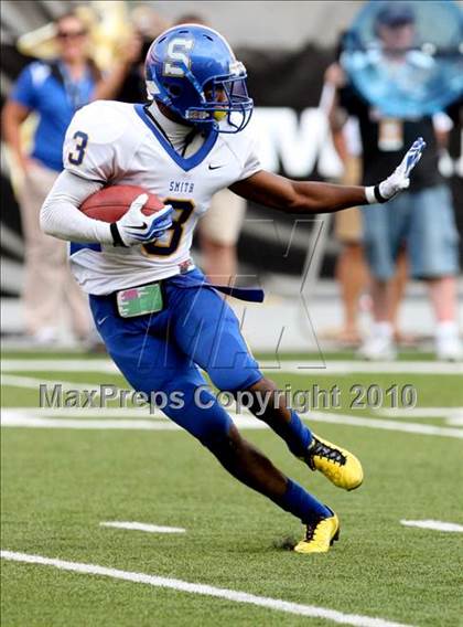 Thumbnail 1 in Oscar Smith vs. Pickerington Central (Kirk Herbstreit National Kickoff Classic) photogallery.