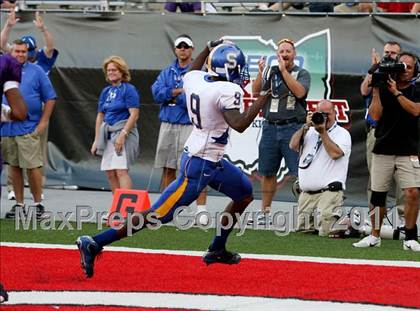Thumbnail 1 in Oscar Smith vs. Pickerington Central (Kirk Herbstreit National Kickoff Classic) photogallery.