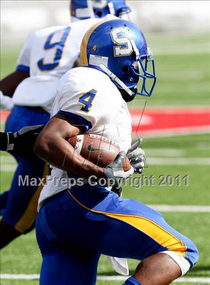 Thumbnail 2 in Oscar Smith vs. Pickerington Central (Kirk Herbstreit National Kickoff Classic) photogallery.