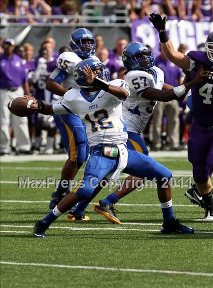 Thumbnail 2 in Oscar Smith vs. Pickerington Central (Kirk Herbstreit National Kickoff Classic) photogallery.