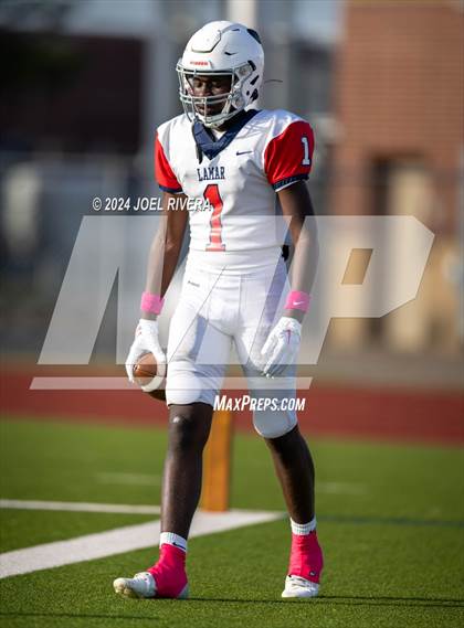 Thumbnail 3 in Houston Lamar @ Seven Lakes photogallery.