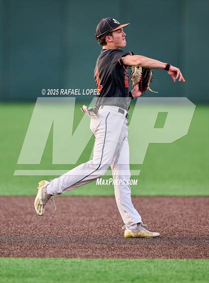 Thumbnail 1 in Schulenburg vs. Johnson City (UIL 2A D1 Baseball Regional Semis) photogallery.