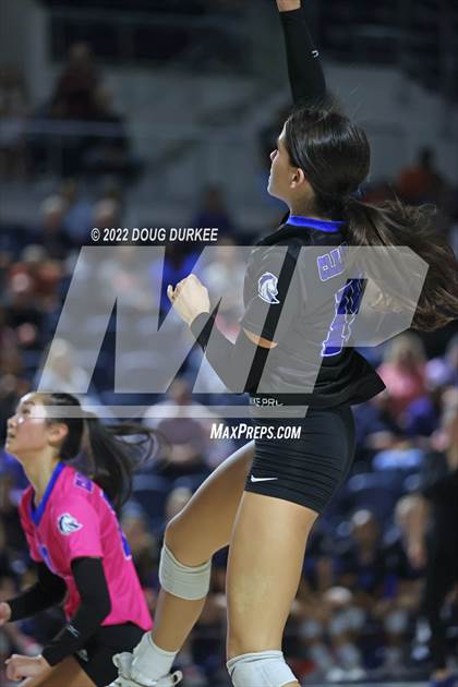 Thumbnail 1 in Tompkins vs. Clear Springs (UIL 6A Region 3 Semi Finals) photogallery.