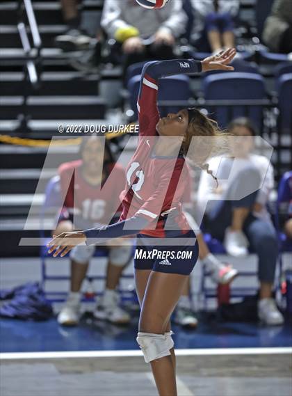Thumbnail 2 in Tompkins vs. Clear Springs (UIL 6A Region 3 Semi Finals) photogallery.
