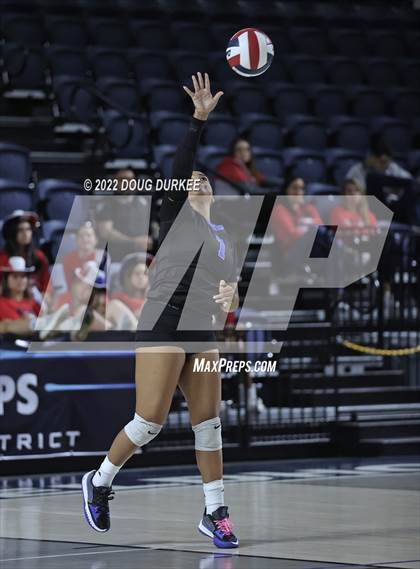Thumbnail 3 in Tompkins vs. Clear Springs (UIL 6A Region 3 Semi Finals) photogallery.