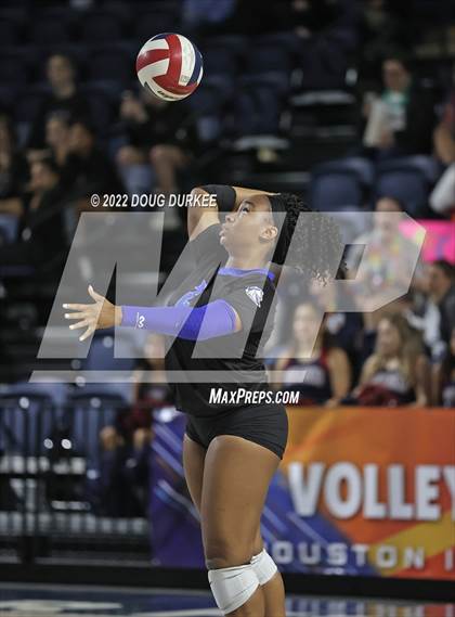 Thumbnail 3 in Tompkins vs. Clear Springs (UIL 6A Region 3 Semi Finals) photogallery.