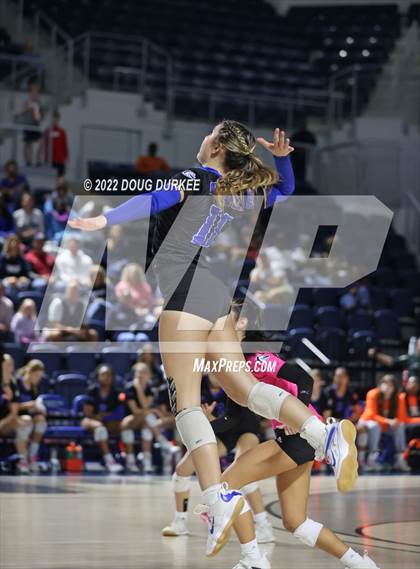 Thumbnail 1 in Tompkins vs. Clear Springs (UIL 6A Region 3 Semi Finals) photogallery.