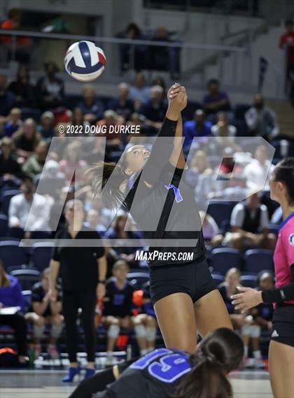 Thumbnail 3 in Tompkins vs. Clear Springs (UIL 6A Region 3 Semi Finals) photogallery.