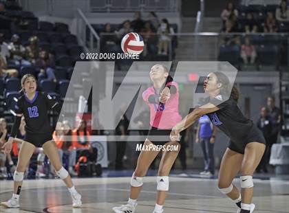 Thumbnail 3 in Tompkins vs. Clear Springs (UIL 6A Region 3 Semi Finals) photogallery.