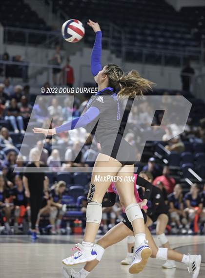 Thumbnail 3 in Tompkins vs. Clear Springs (UIL 6A Region 3 Semi Finals) photogallery.