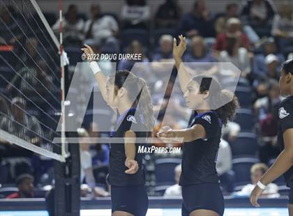 Thumbnail 1 in Tompkins vs. Clear Springs (UIL 6A Region 3 Semi Finals) photogallery.