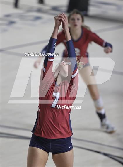 Thumbnail 3 in Tompkins vs. Clear Springs (UIL 6A Region 3 Semi Finals) photogallery.