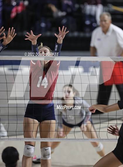 Thumbnail 2 in Tompkins vs. Clear Springs (UIL 6A Region 3 Semi Finals) photogallery.