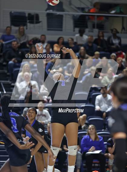 Thumbnail 1 in Tompkins vs. Clear Springs (UIL 6A Region 3 Semi Finals) photogallery.