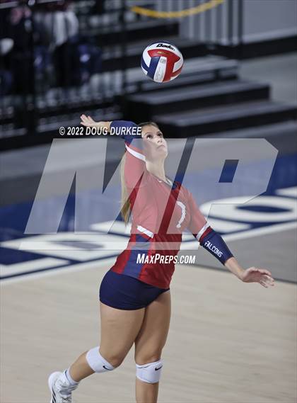 Thumbnail 3 in Tompkins vs. Clear Springs (UIL 6A Region 3 Semi Finals) photogallery.