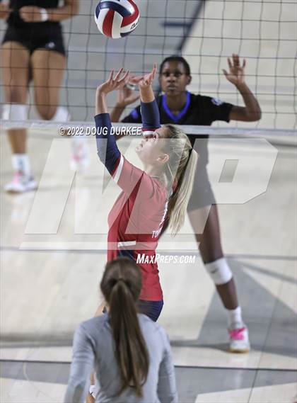 Thumbnail 2 in Tompkins vs. Clear Springs (UIL 6A Region 3 Semi Finals) photogallery.