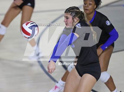 Thumbnail 2 in Tompkins vs. Clear Springs (UIL 6A Region 3 Semi Finals) photogallery.