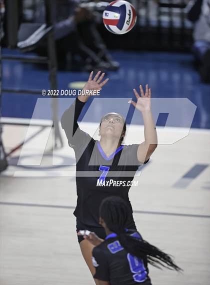 Thumbnail 3 in Tompkins vs. Clear Springs (UIL 6A Region 3 Semi Finals) photogallery.