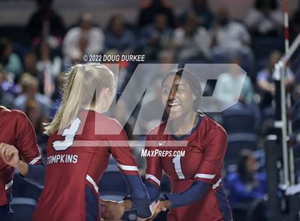 Thumbnail 3 in Tompkins vs. Clear Springs (UIL 6A Region 3 Semi Finals) photogallery.