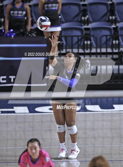 Thumbnail 3 in Tompkins vs. Clear Springs (UIL 6A Region 3 Semi Finals) photogallery.
