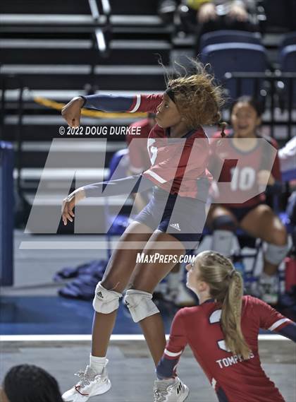Thumbnail 1 in Tompkins vs. Clear Springs (UIL 6A Region 3 Semi Finals) photogallery.