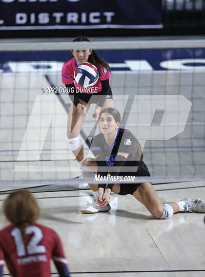 Thumbnail 1 in Tompkins vs. Clear Springs (UIL 6A Region 3 Semi Finals) photogallery.